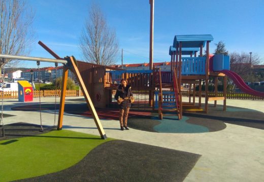 O Concello de Noia remata as obras de mellora do parque infantil do paseo marítimo, a carón do que instalará unha pista de mini-basket
